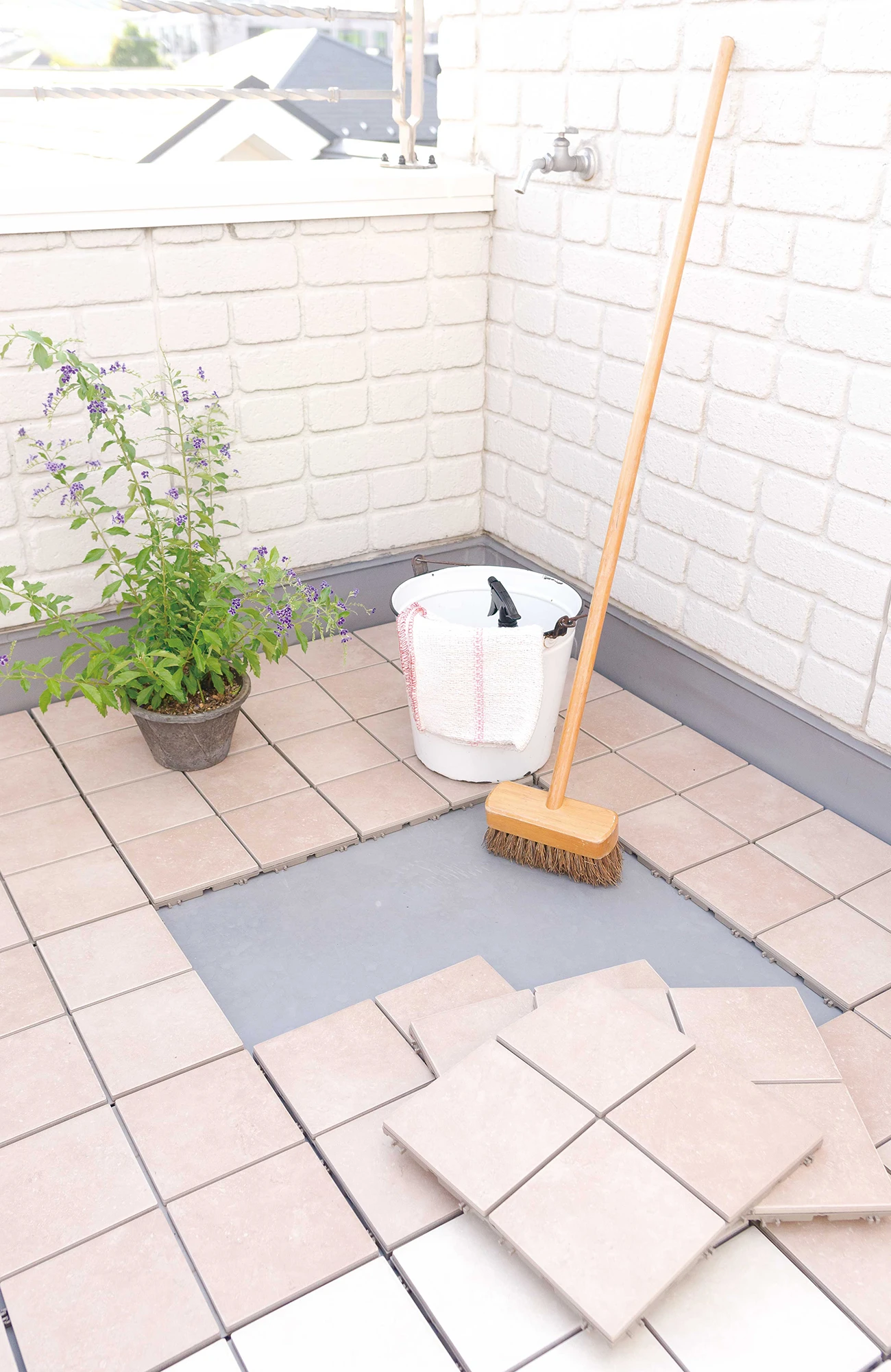 Cregare Balcony Tile System